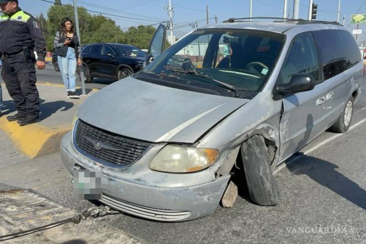 $!Afortunadamente, el accidente no dejó personas lesionadas, sólo daños materiales.