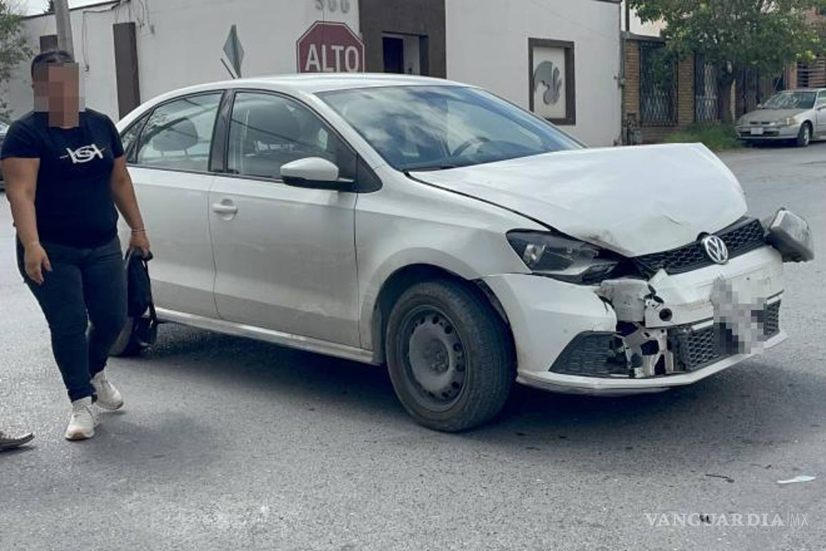 Ignora conductor foráneo el alto y provoca choque al norte de Saltillo