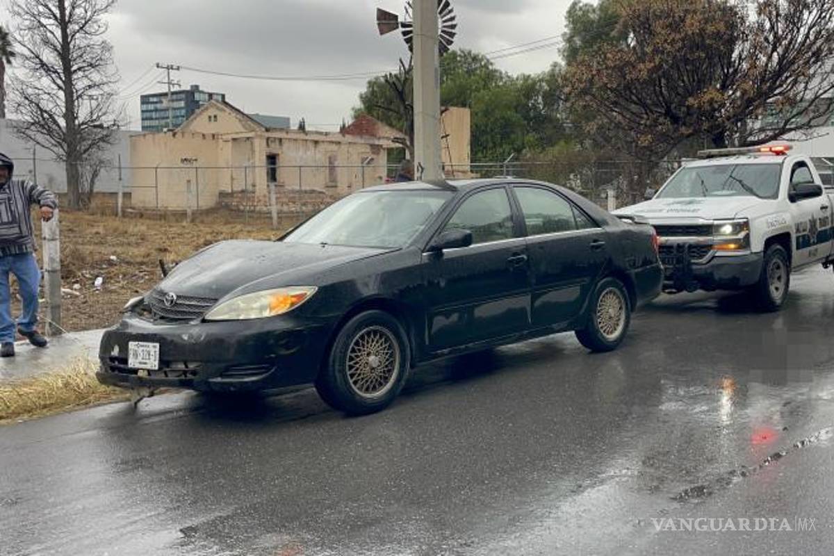 $!Personal de Tránsito y aseguradoras acudieron para evaluar los daños materiales.