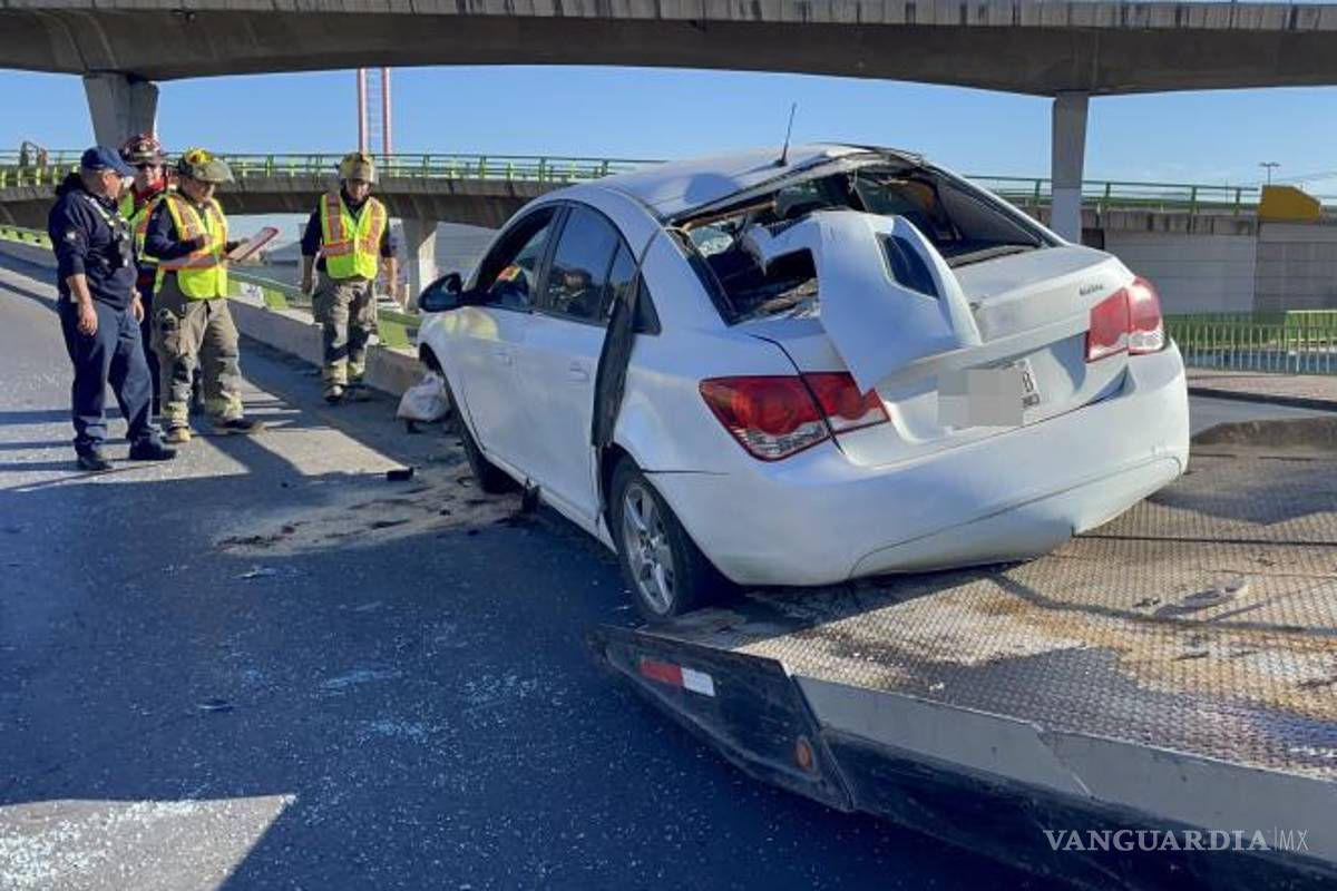$!Elementos de Tránsito Municipal acudieron al sitio para tomar conocimiento del accidente.