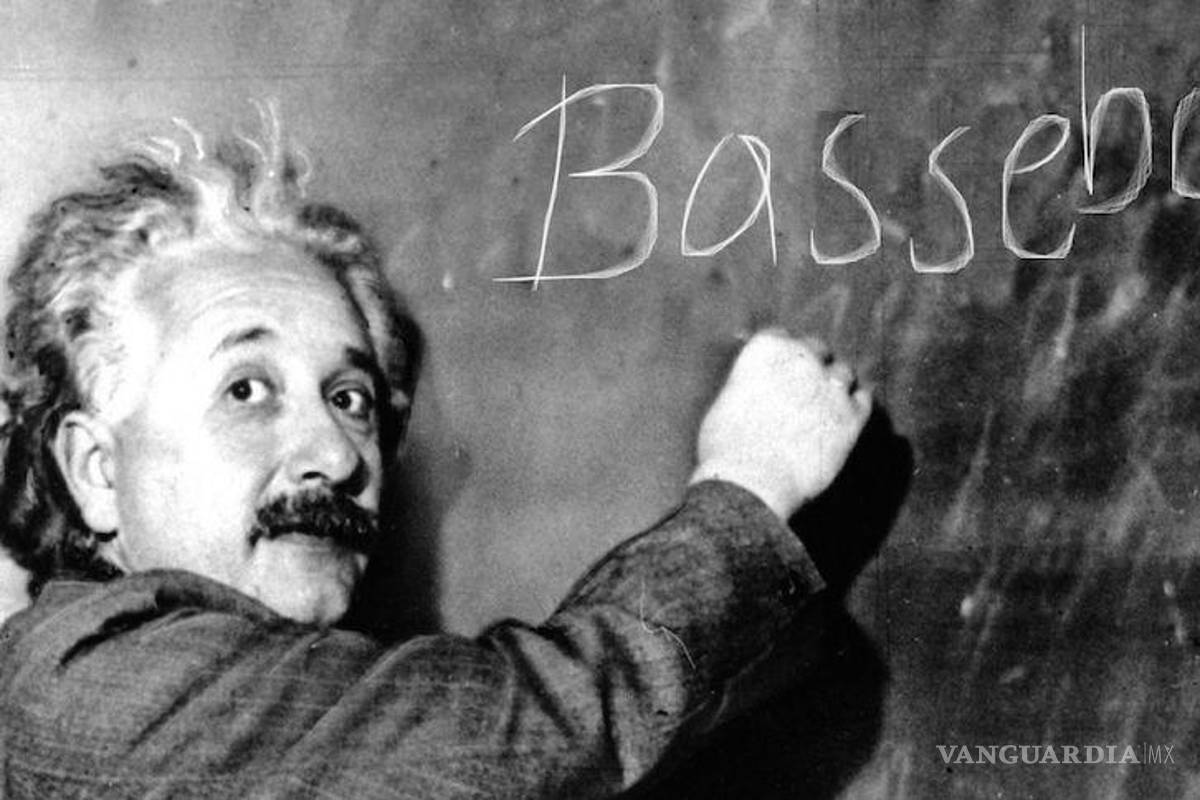 $!Albert Einstein en el Museo Franz Kafka, de Praga, República Checa.