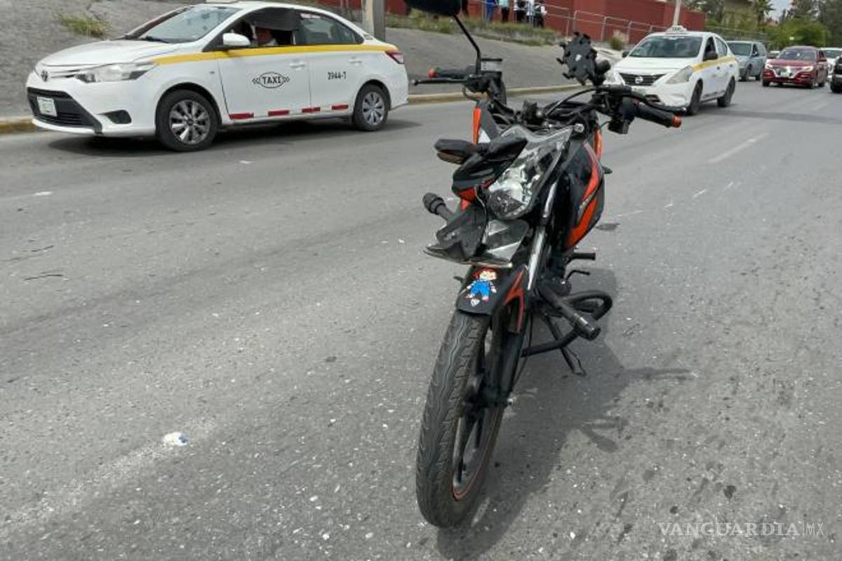 $!La motocicleta Vento quedó bajo resguardo del suegro del conductor, mientras la camioneta involucrada se retiró del lugar.