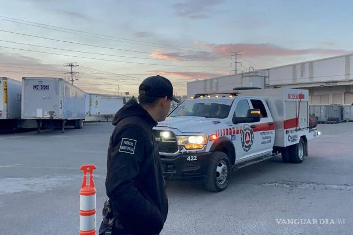 $!Los cuerpos de auxilio ingresaron solo hasta el patio de la empresa, donde se les impidió continuar la inspección por decisión del personal interno.