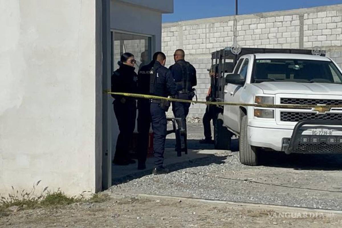 $!Personal de la Fiscalía realizó las diligencias correspondientes al interior de la bodega.