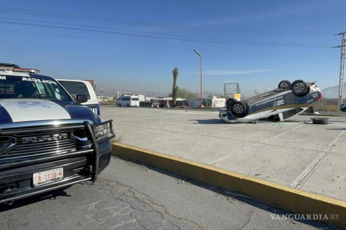 $!Elementos de la Policía Municipal y del Estado se encargaron de asegurar la zona y coordinar la grúa.