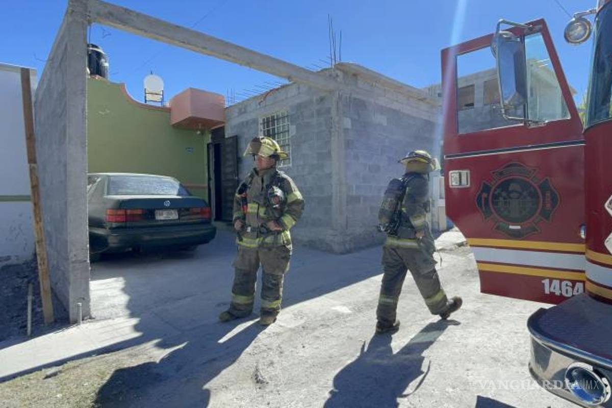 $!Bomberos lograron sofocar las llamas, evitando que el incendio se propagara al resto de la vivienda.