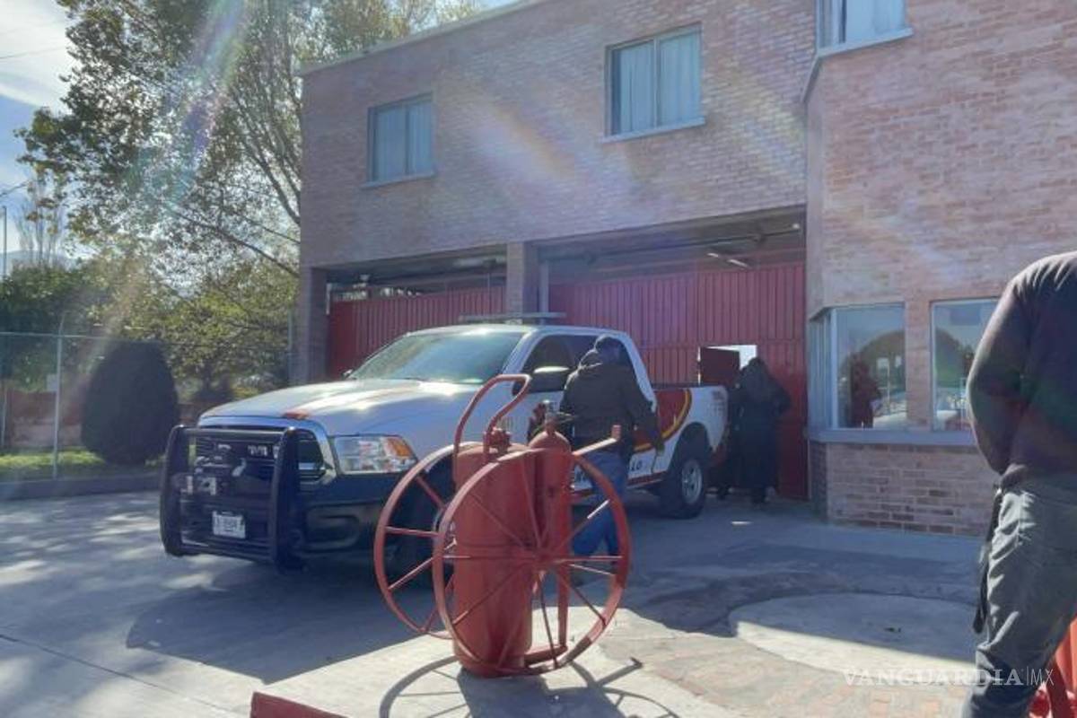 $!Paramédicos confirmaron el fallecimiento de un adulto mayor en la estación de Bomberos de la colonia 27 de Marzo.