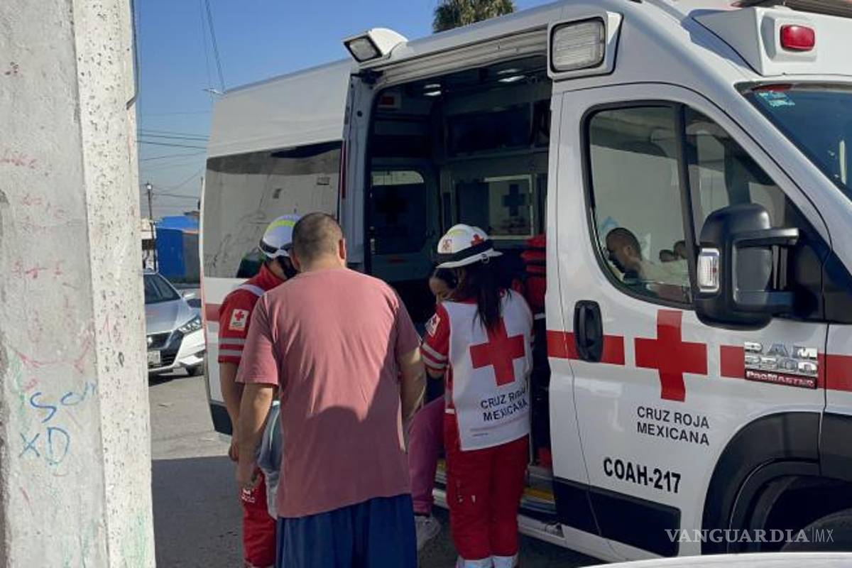 $!Personal de la Policía Municipal y de Tránsito , así como la Cruz Roja acudieron al lugar para asegurar la zona y tomar conocimiento del percance.