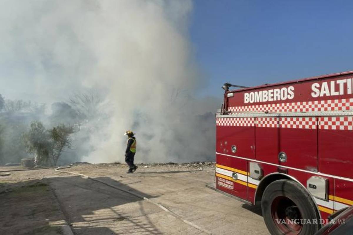 $!Tras sofocar las llamas, la zona quedó bajo supervisión para descartar riesgos adicionales y evitar que el incendio se reavivara.