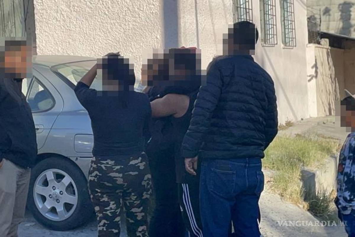 $!La familia de la víctima acompañó a las autoridades durante las diligencias y dio su consentimiento para el ingreso al domicilio.