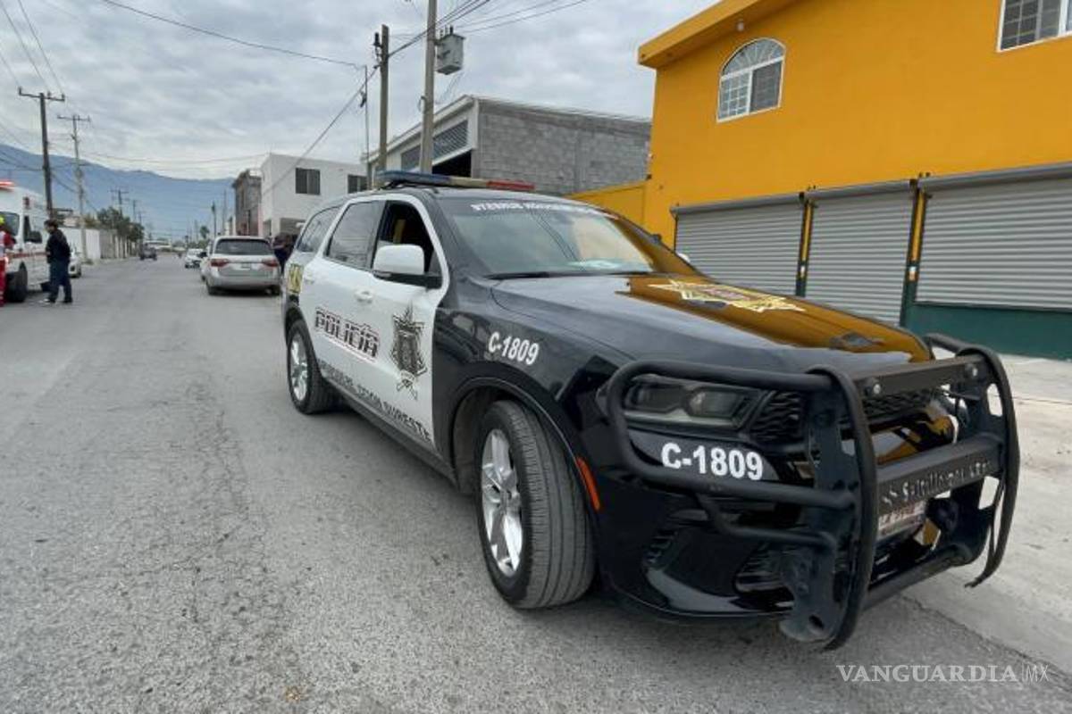 $!Los agresores huyeron tras golpear al hombre, dejando evidencia del robo en la zona.