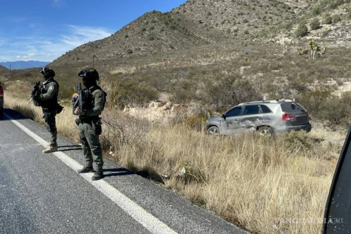 $!La camioneta Kia Sorento sin placas fue asegurada tras la detención de la pareja señalada por robos con violencia.