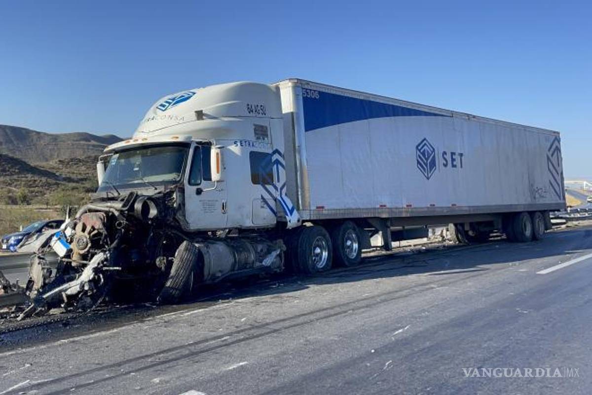 $!El conductor del tráiler de la empresa SETRACONSA se quedó dormido al volante.