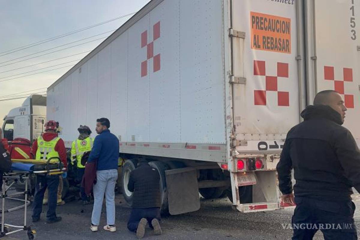 $!El área permaneció acordonada mientras se llevaban a cabo las labores de rescate y el peritaje correspondiente.