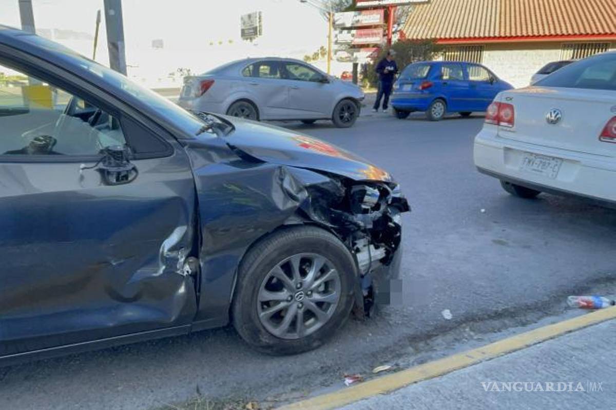 $!El percance ocurrió al inicio del puente del distribuidor vial con rumbo a Isidro López Zertuche.