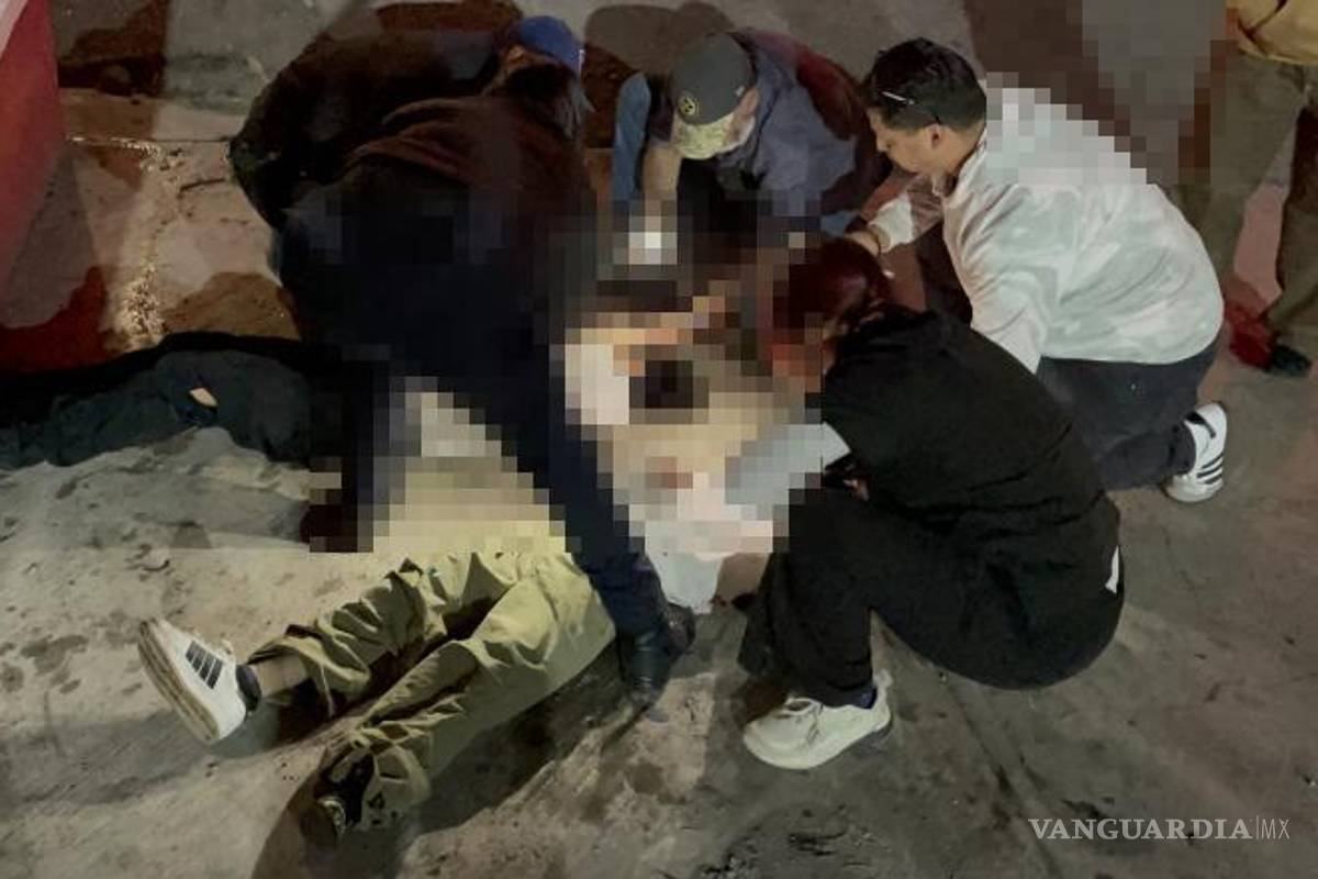 $!Los menores fueron auxiliados y trasladados al Hospital Universitario tras ser rescatados de la unidad.