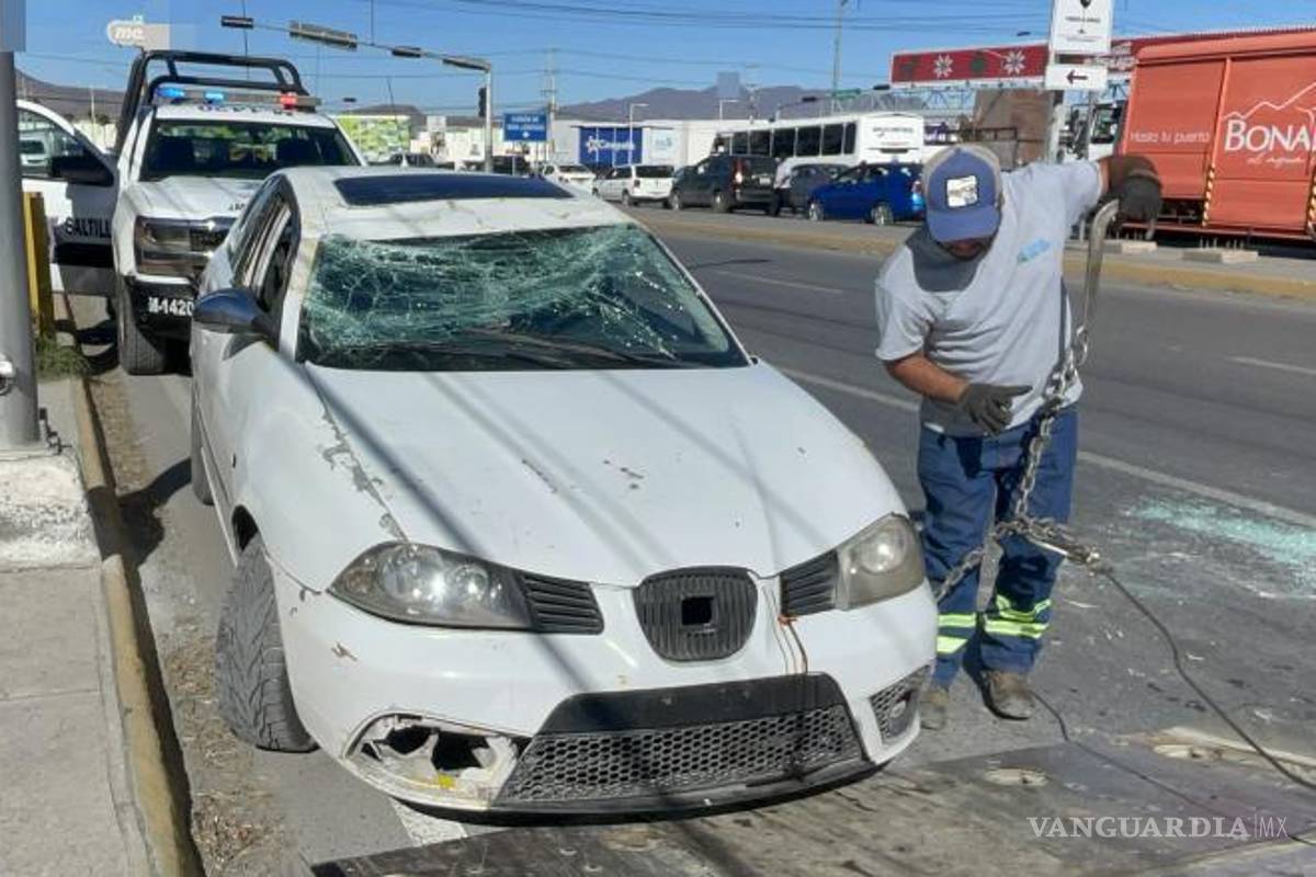 $!Algunos carriles permanecieron parcialmente obstruidos durante varios minutos tras el accidente.