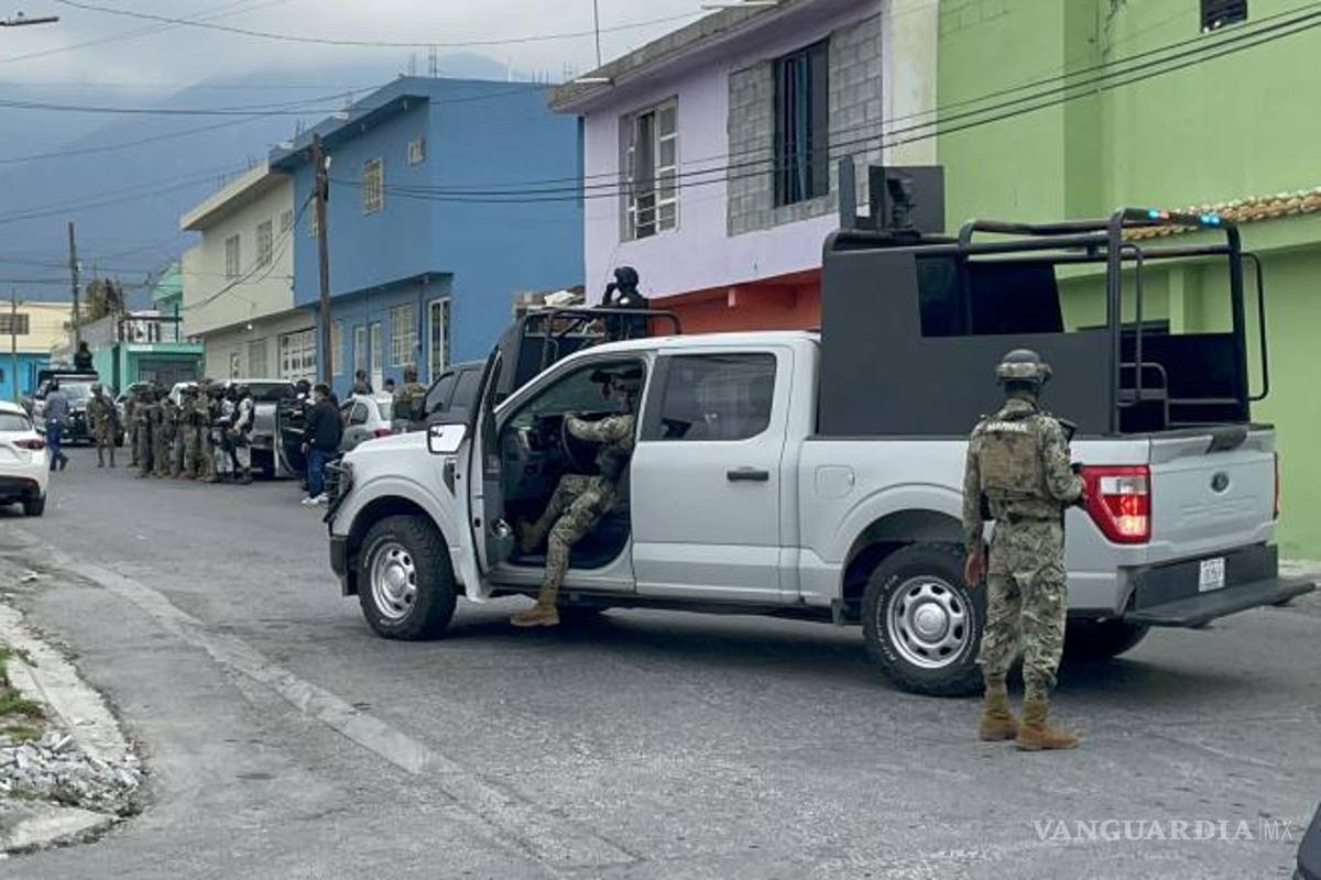 $!Camionetas de la Sedena, Marina, AIC y Policía Municipal participaron en el despliegue realizado este jueves en la colonia Miguel Hidalgo.