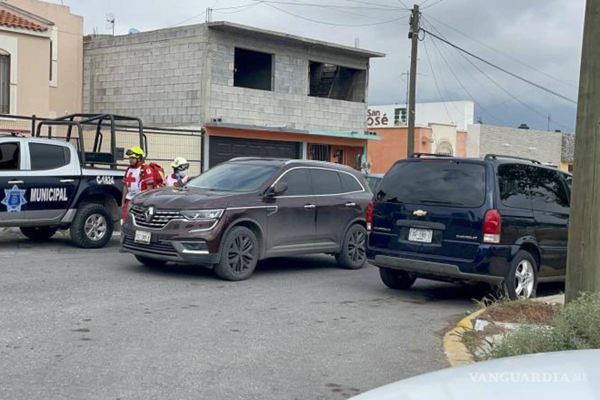 $!Elementos de la Cruz Roja llegaron al domicilio para atender la emergencia.