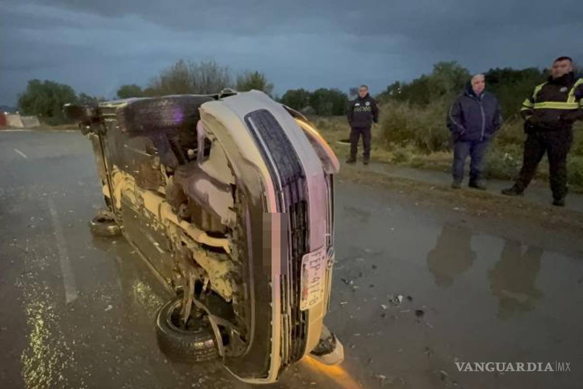 $!Elementos de Tránsito Municipal acudieron al sitio para tomar conocimiento y coordinar el retiro de las unidades.
