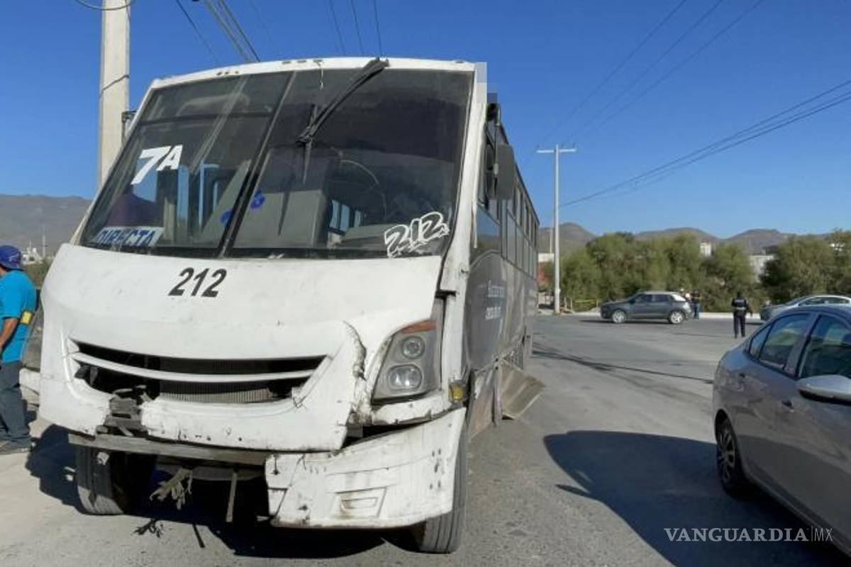 $!La vialidad aún no inaugurada registró su primer accidente en el cruce con el bulevar Géminis.
