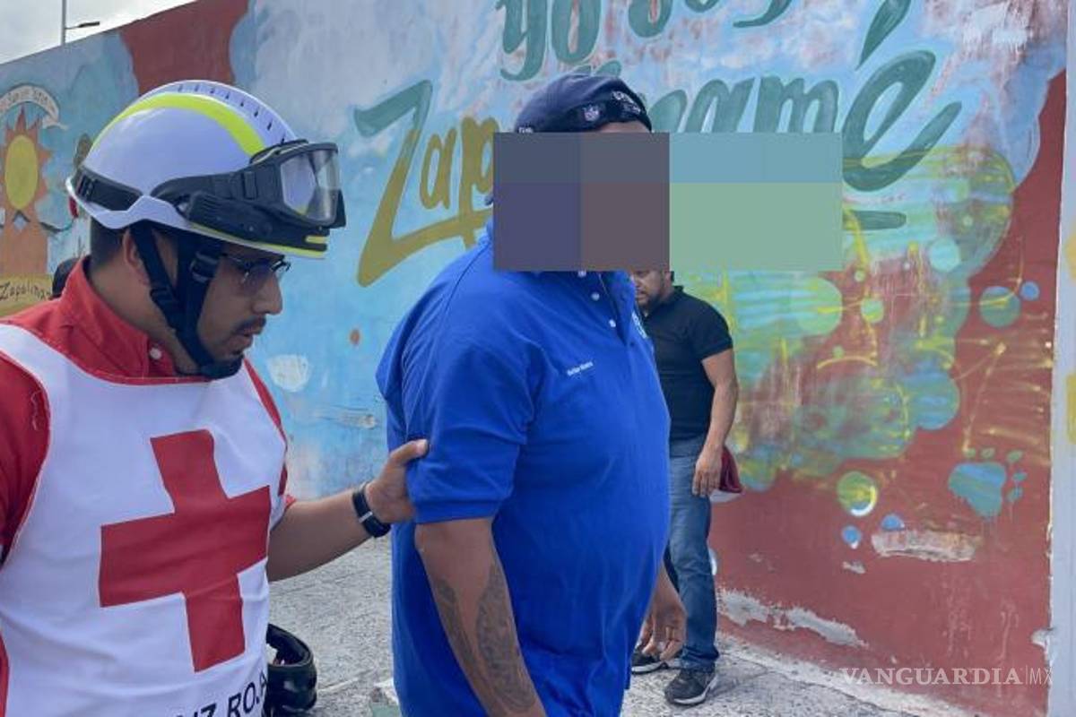 Motociclista resulta lesionado tras choque con camión en la Zona Centro de Saltillo