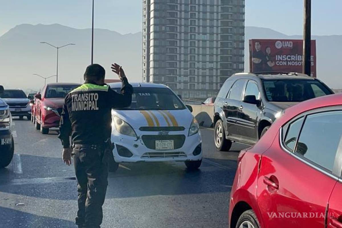 $!El tráfico se vio afectado durante varios minutos tras el accidente múltiple.