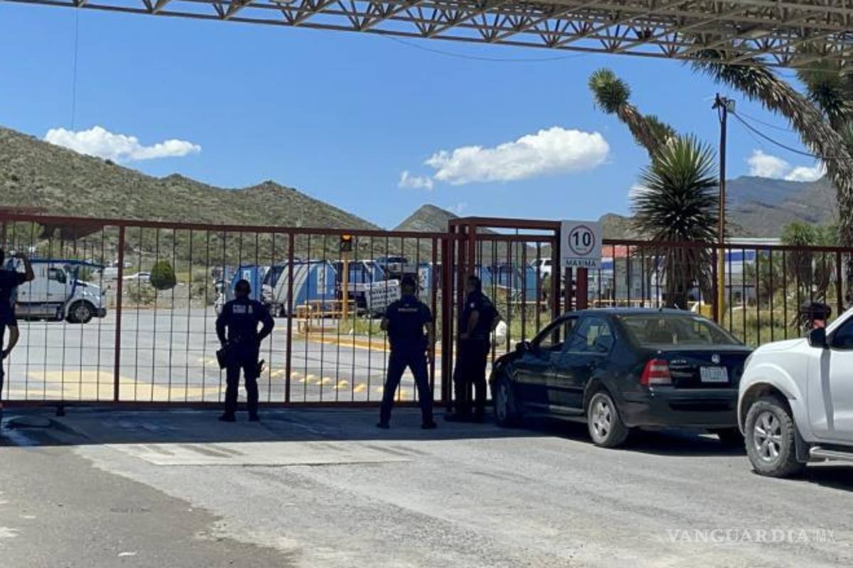 $!Las autoridades de la Fiscalía General del Estado realizaron las diligencias y peritajes en el lugar.