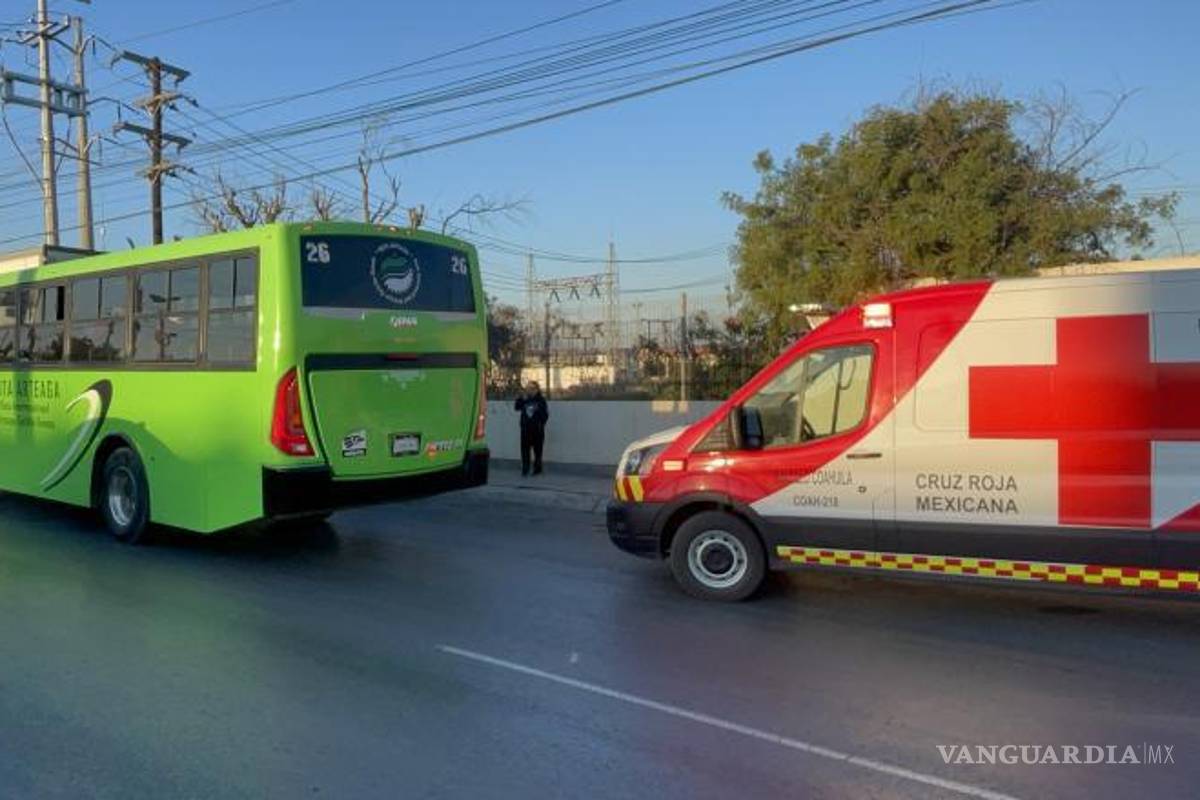 $!El accidente ocurrió minutos antes de las 8:00 horas, a la altura de la calle Irlanda, lo que generó congestión vial y la movilización de cuerpos de emergencia.