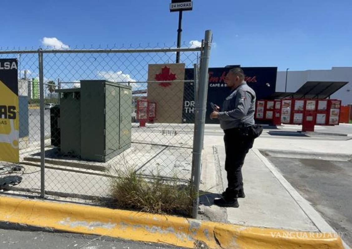 $!Elementos de la Policía Municipal y la Fiscalía acudieron a tomar conocimiento del accidente.