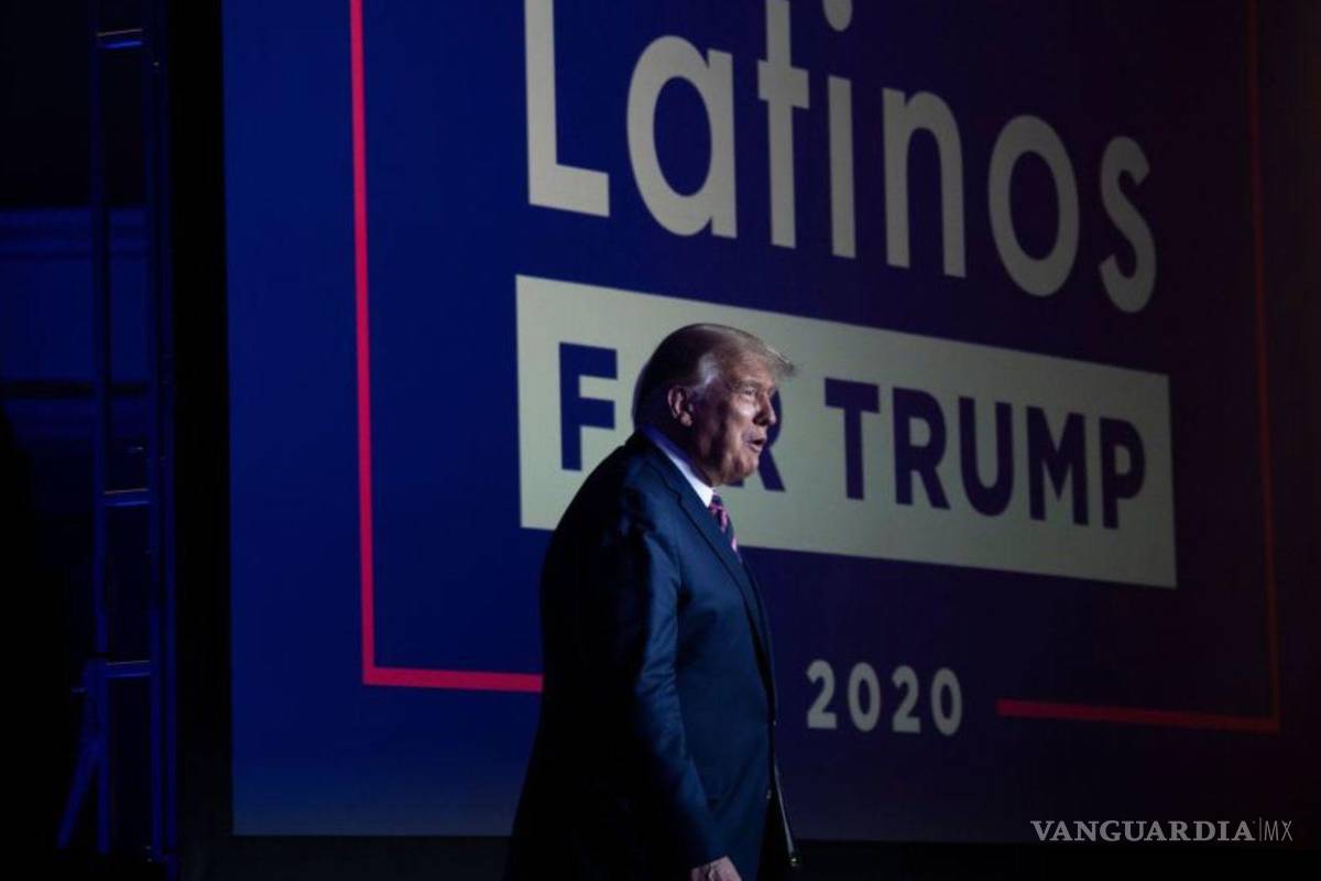 Cae hasta un 37% de aprobación de Trump entre los votantes latinos