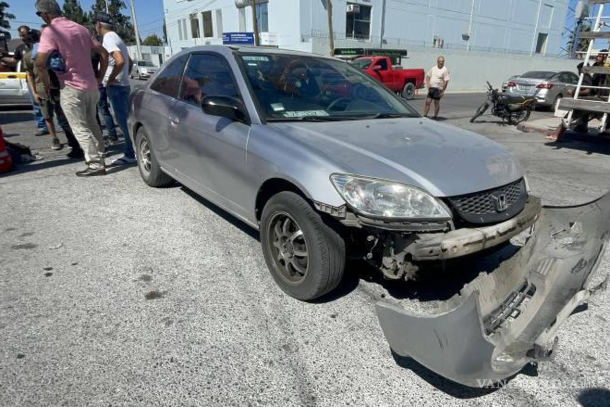 $!Familiares del automovilista asumieron la responsabilidad de los daños y gastos médicos mientras se realizan las diligencias.