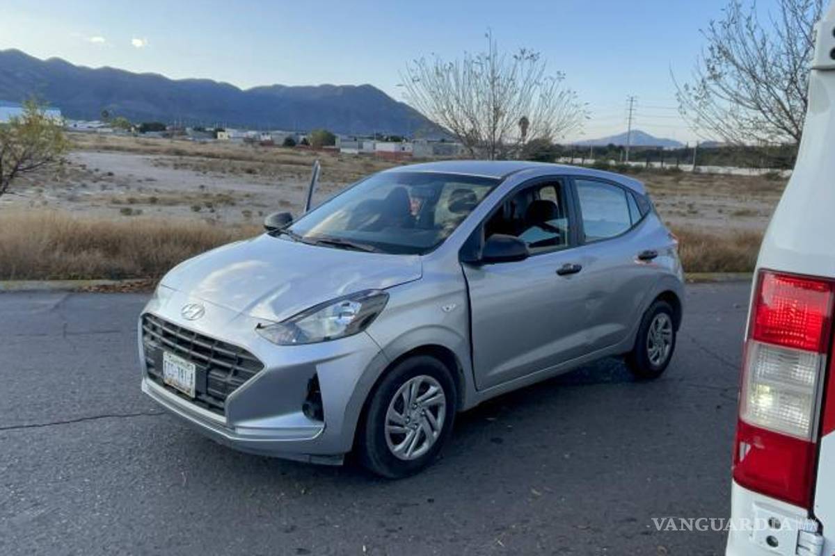 $!El conductor del vehículo, un Hyundai i10, fue detenido por elementos de la Policía Municipal y puesto a disposición de la autoridad correspondiente.