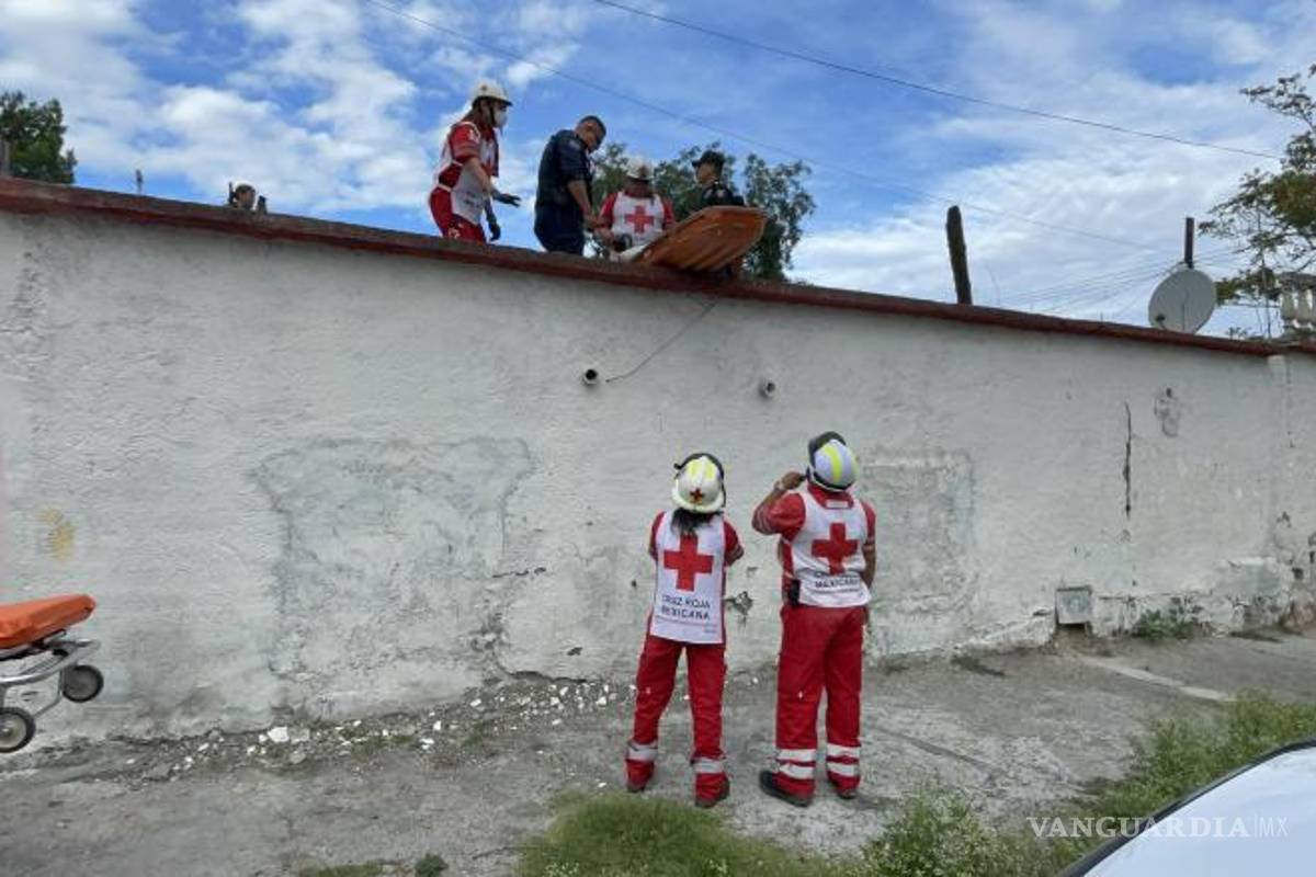 $!La Policía Municipal y socorristas atendieron rápidamente el llamado de emergencia.