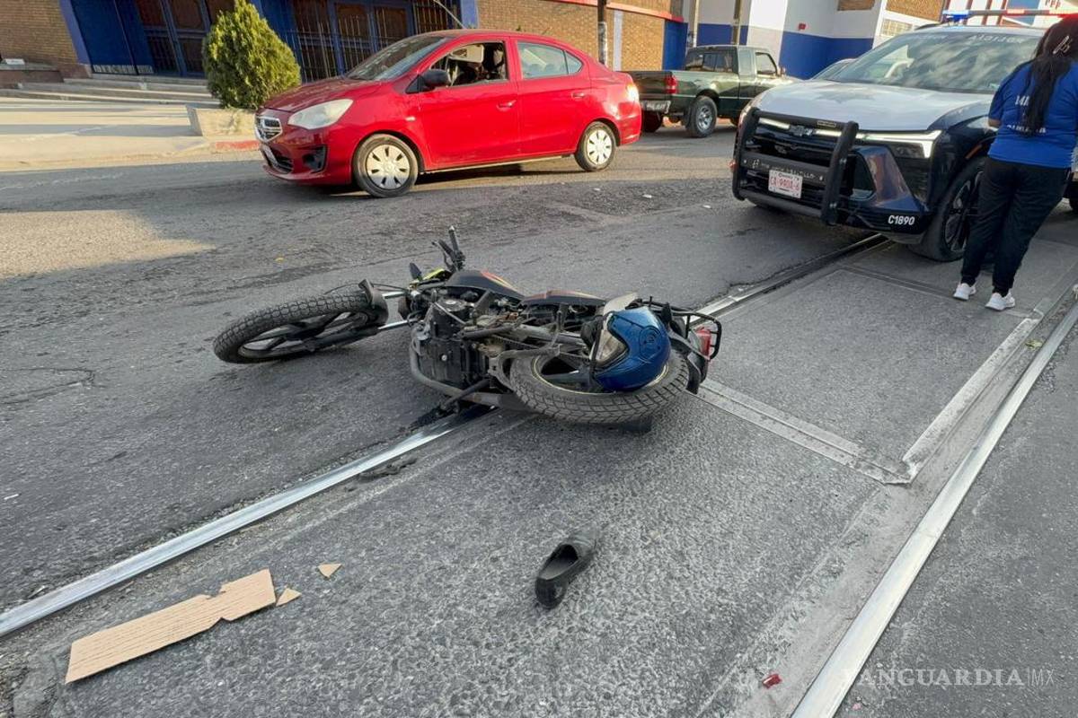 $!El accidente ocurrió en el cruce de Emilio Carranza y Ramos Arizpe.