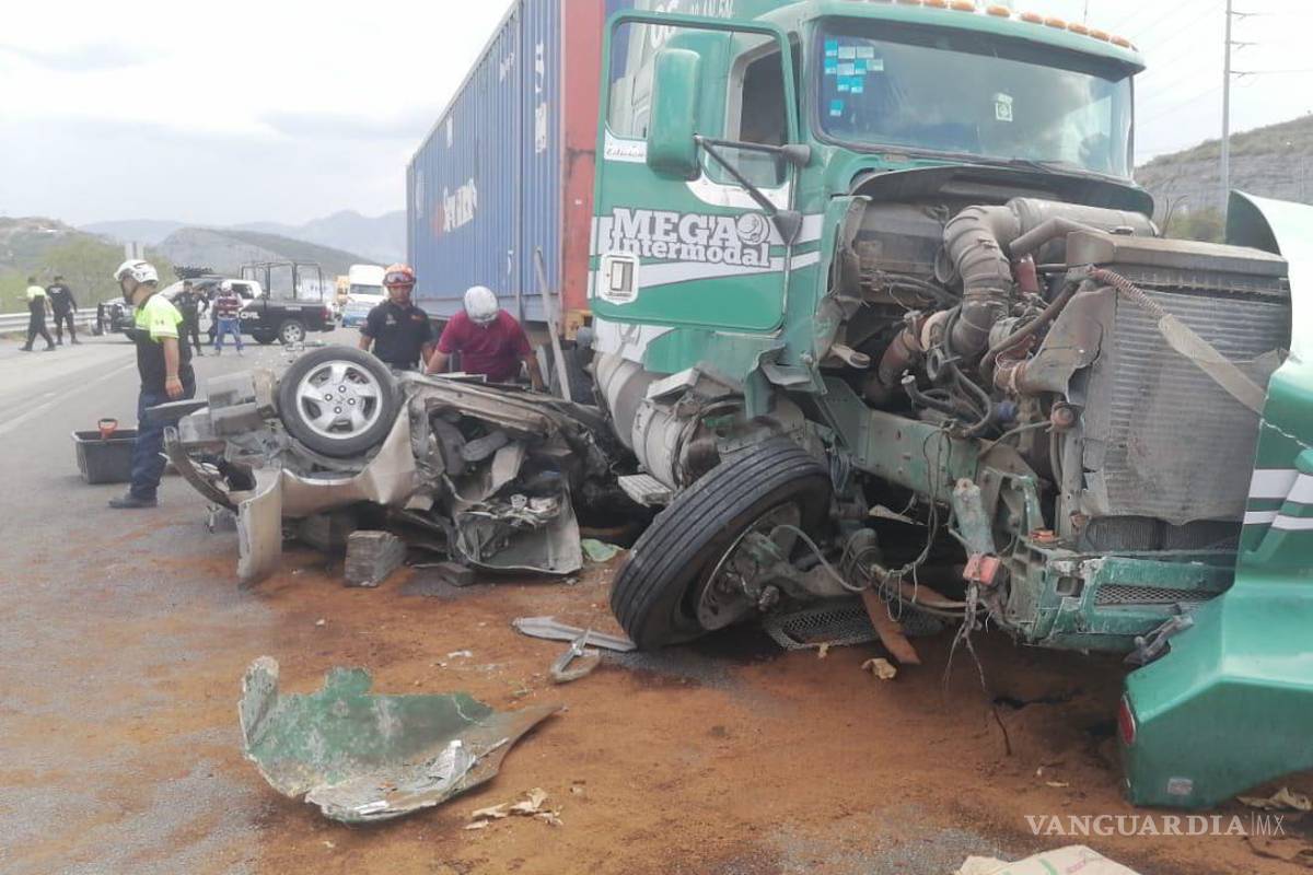 Entre accidentes viales, colapsan de nuevo carreteras Monterrey-Saltillo
