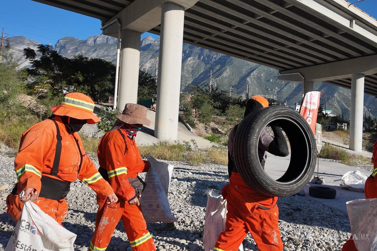 Recolectan más de media tonelada de desechos del Río Santa Catarina, en Nuevo León
