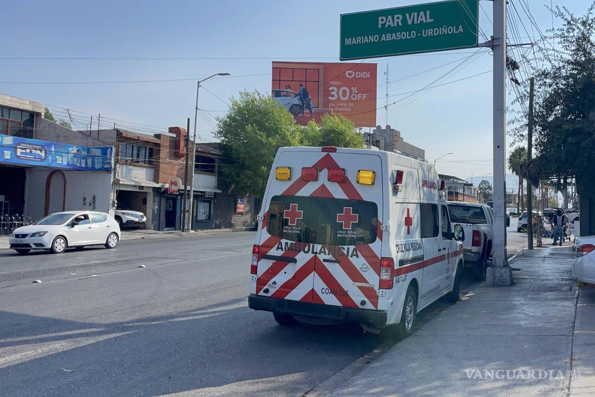 Sexagenario es arrollado en la Zona Centro de Saltillo; responsable huye