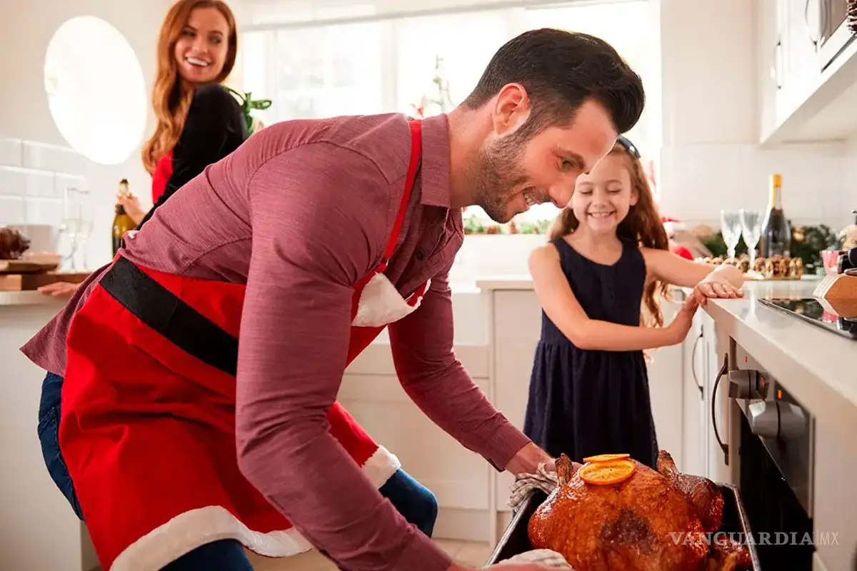 $!Especialistas recomiendan extremar medidas de higiene y refrigeración durante las fiestas para prevenir infecciones e intoxicaciones alimentarias.