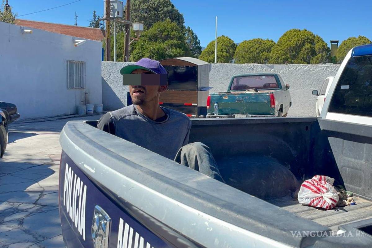 Detienen a ‘La Escoba’, sujeto que desmantelaba un vehículo en Parras, Coahuila