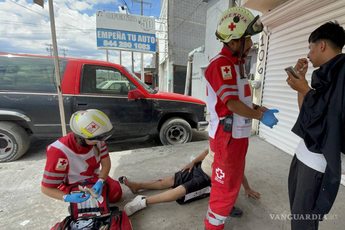 Saltillo: motociclistas resultan lesionados tras ser impactados por imprudente taxista