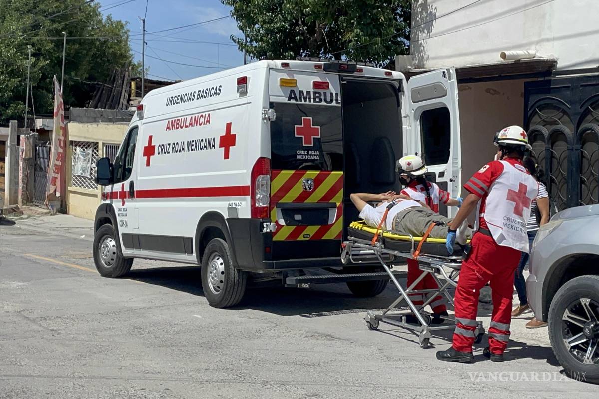 Saltillo: sexagenario cae de una altura de tres metros y termina con fuerte dolor de espalda