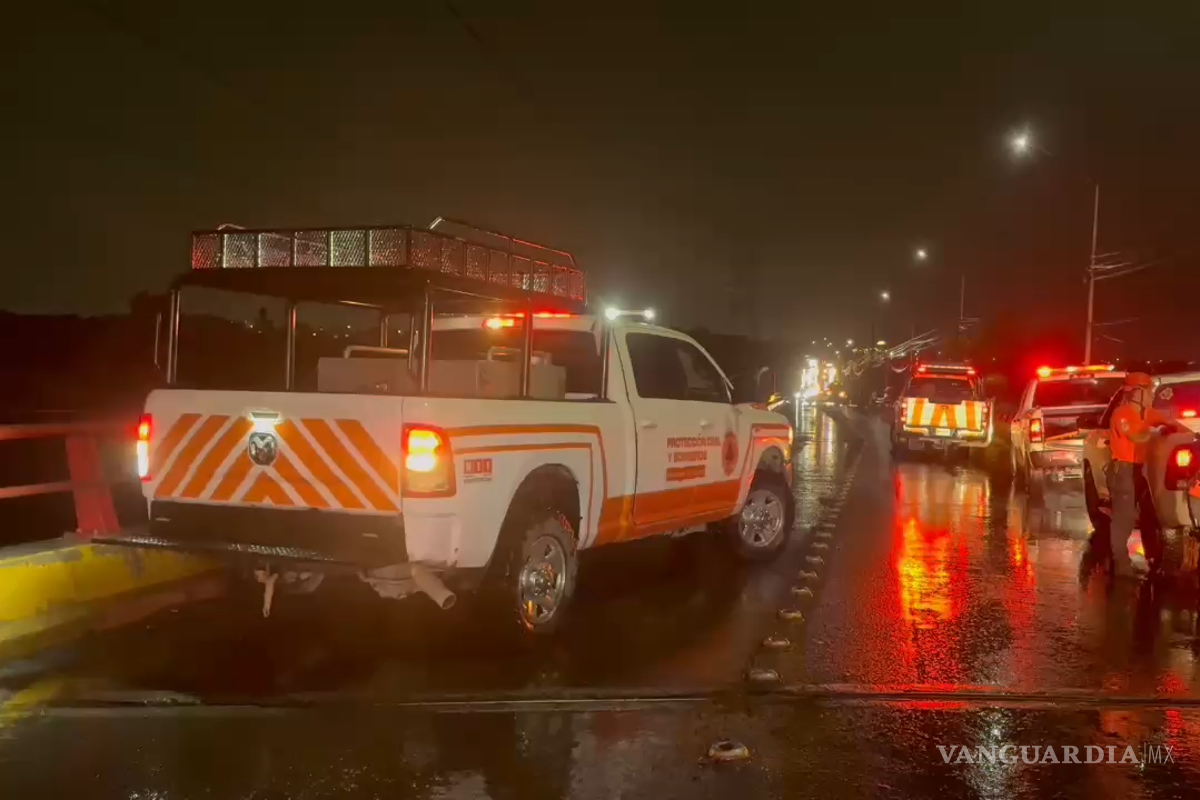 $!Un hombre atrapado por la corriente y autos varados dejan lluvias en Nuevo León