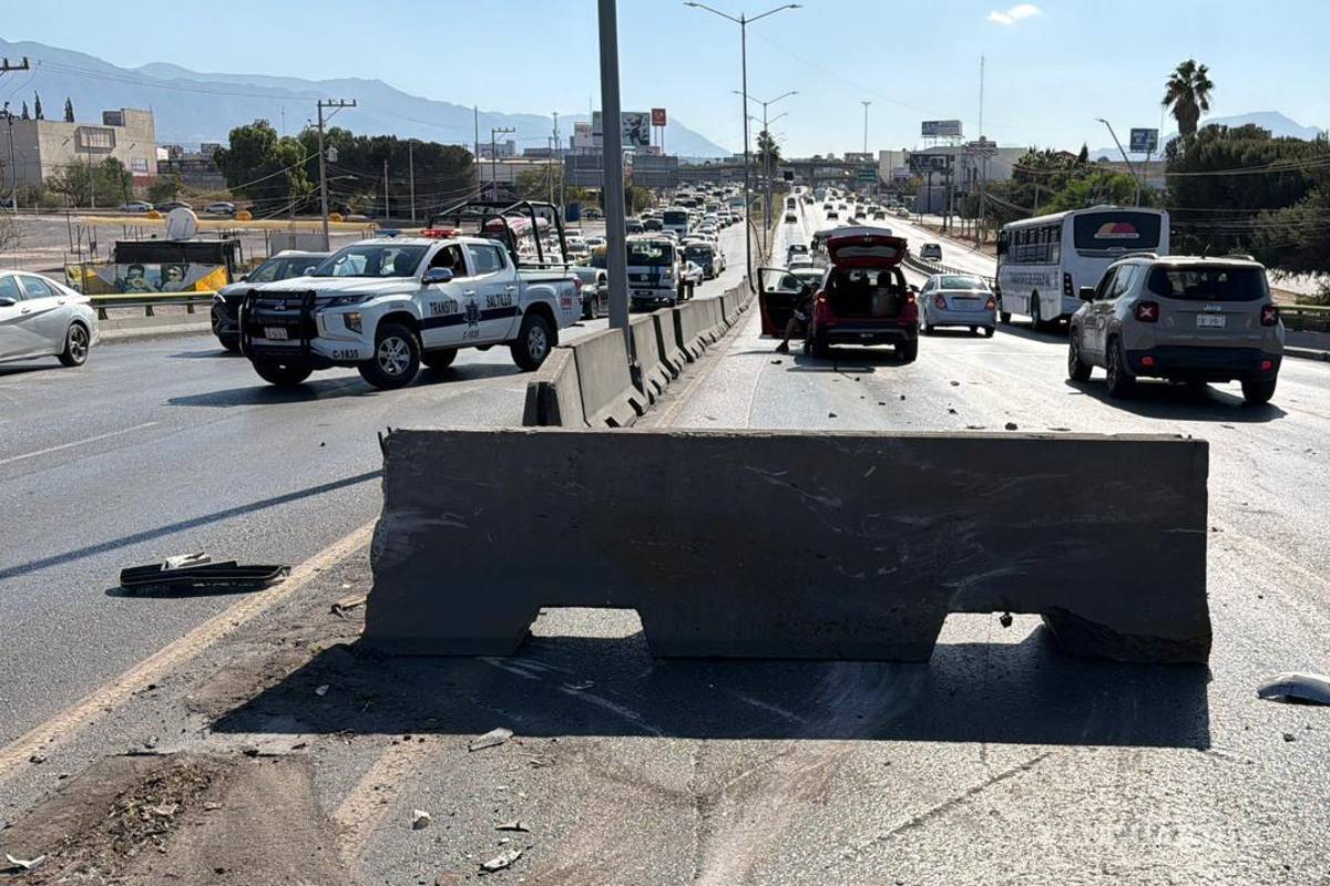 Choque por alcance origina caos vial, en Saltillo
