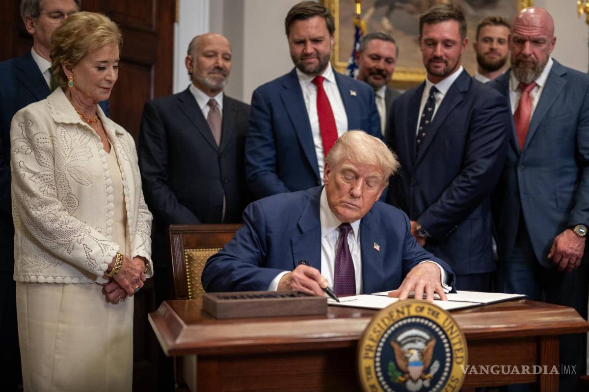 Trump firma decreto para subir aranceles a más de 60 países; eleva del 25 al 35% a Canadá