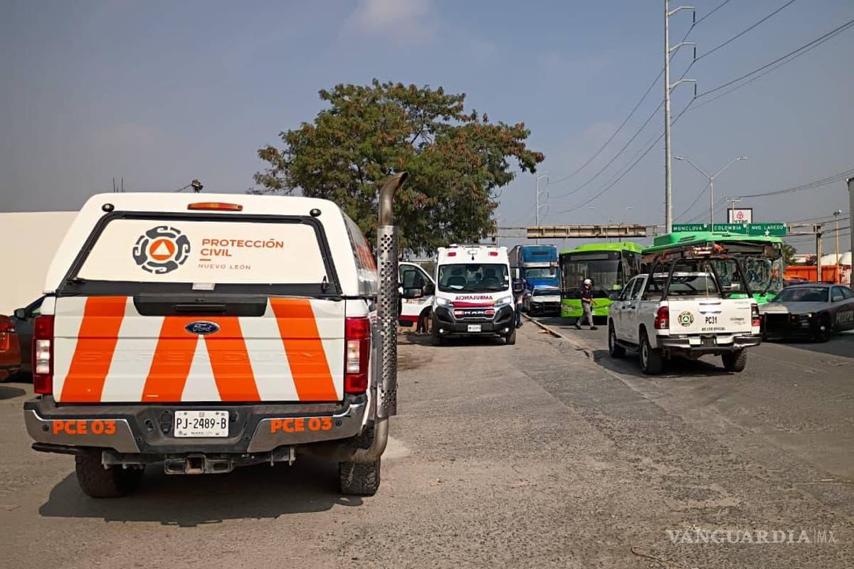 Choque de dos camiones y un tráiler deja 29 lesionados, en Nuevo León