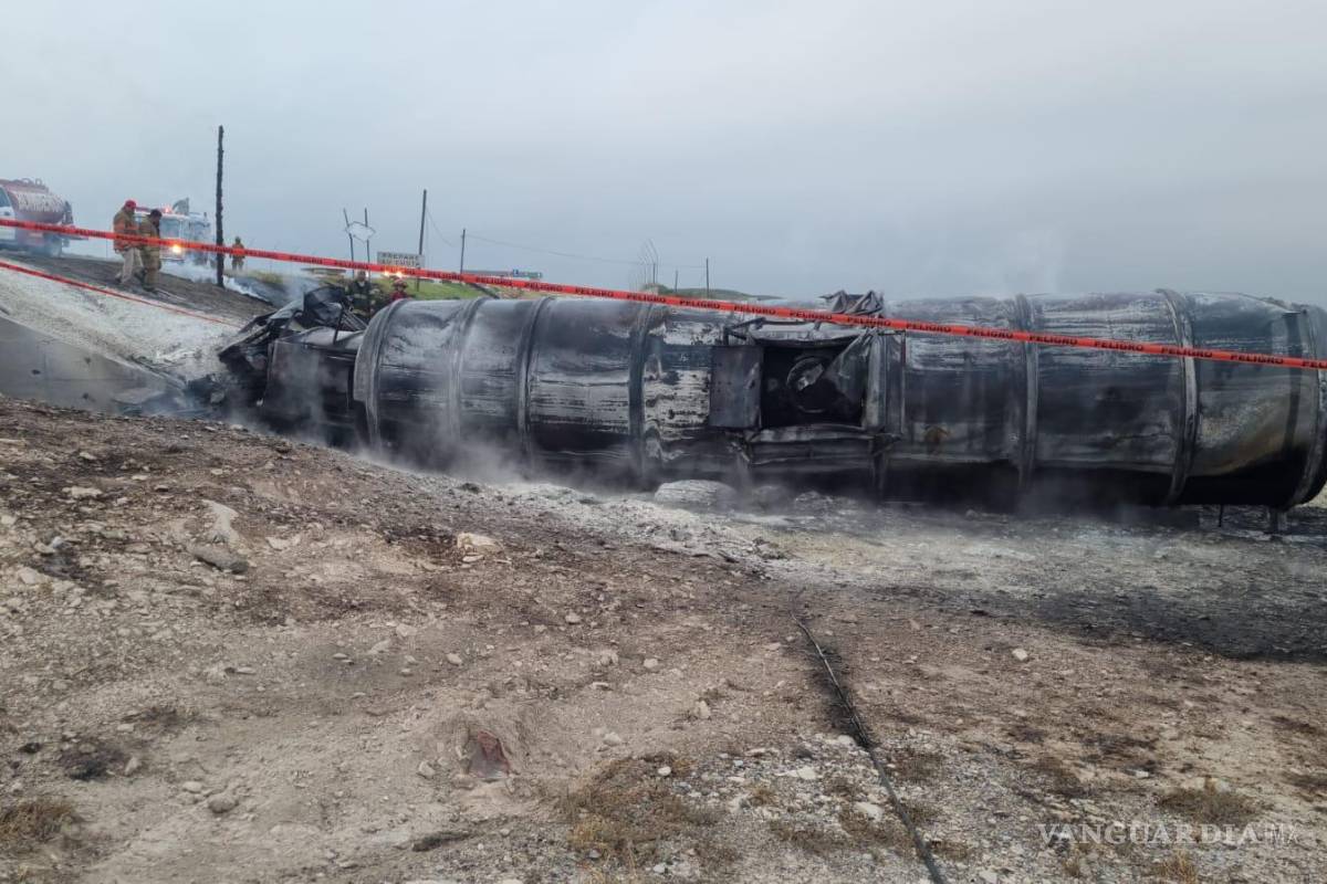 $!Protección Civil implementó un dique de contención para evitar más riesgos.