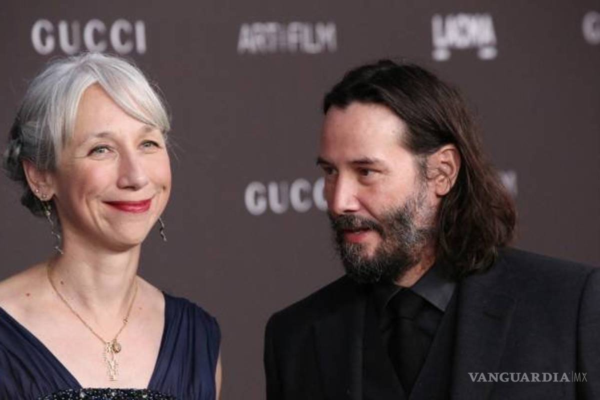 $!Keanu Reeves asiste a la Gala LACMA, por primera vez con su novia, la artista Alexandra Grant