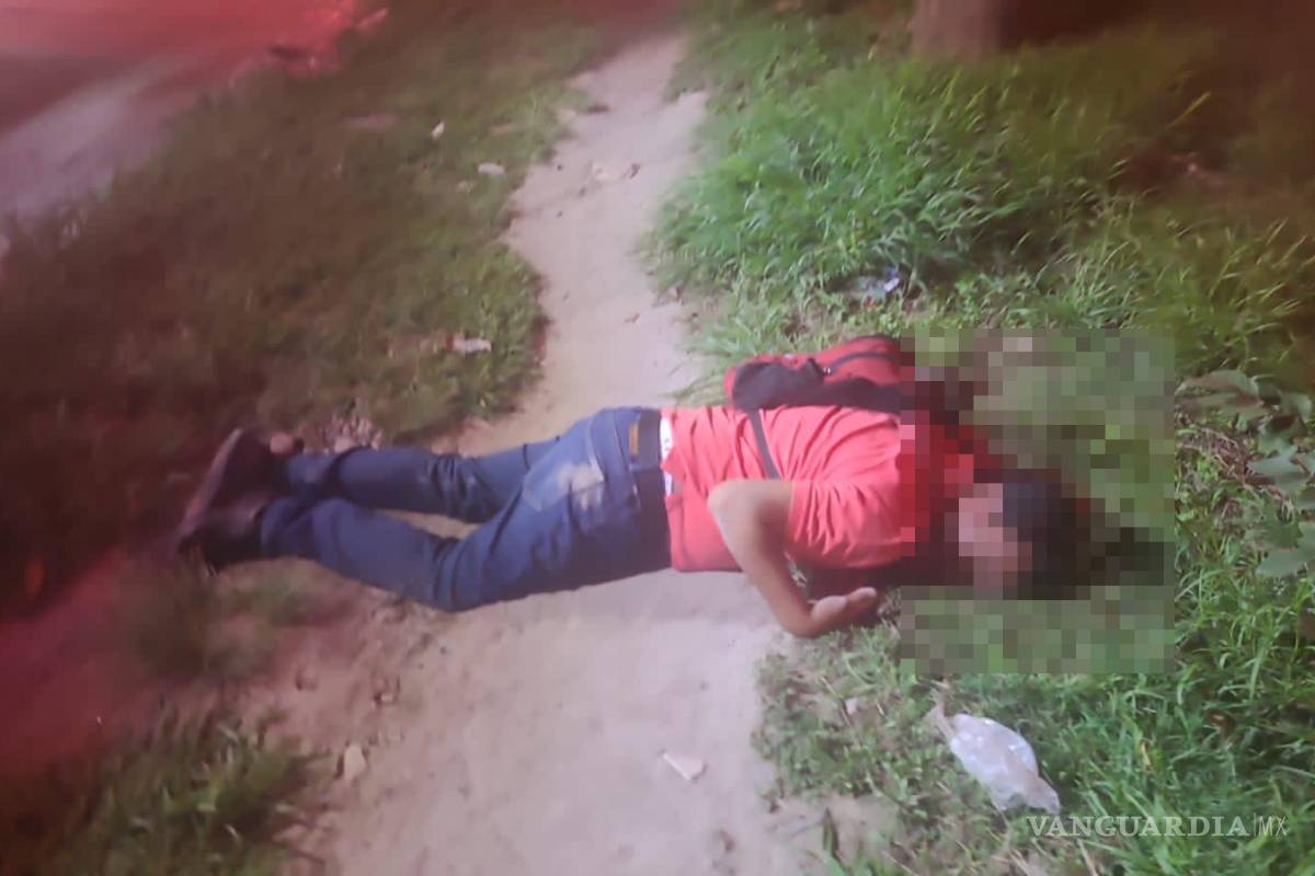 Arrolla camioneta a peatón y desaparece en Saltillo; víctima termina con fractura