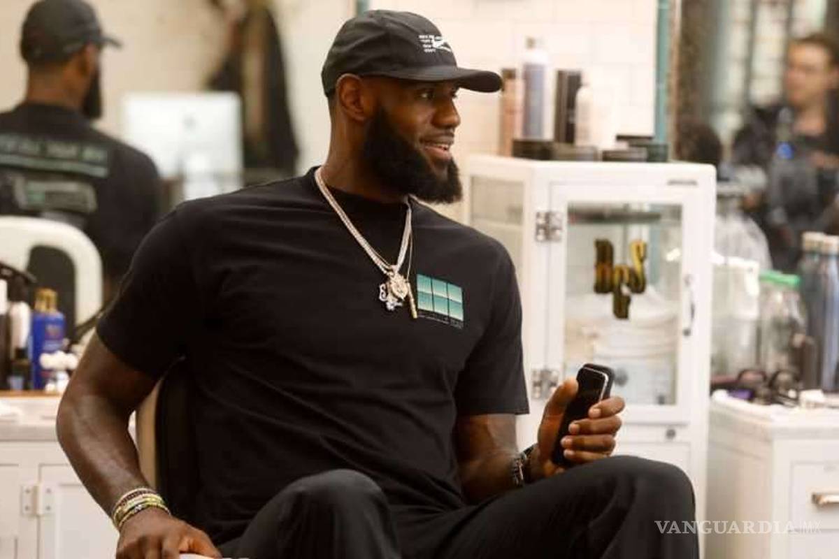 Y ahora que se quedó sin playoffs...LeBron James se estrenará como conductor